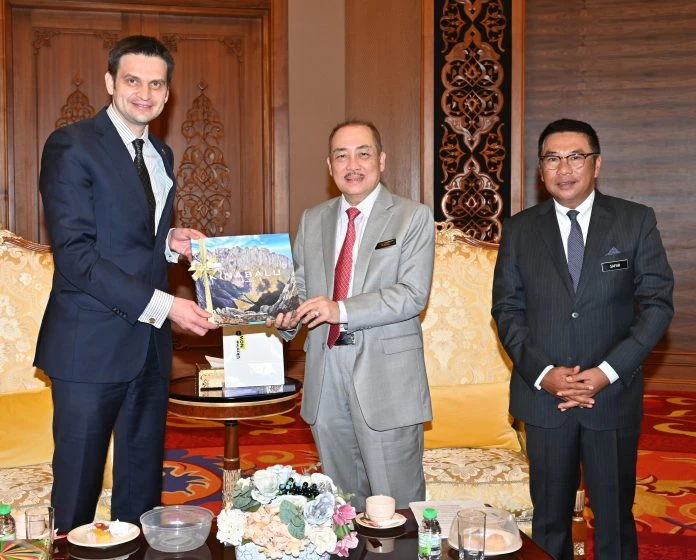 即將卸任烏駐馬大使 奧歷山大拜會首長