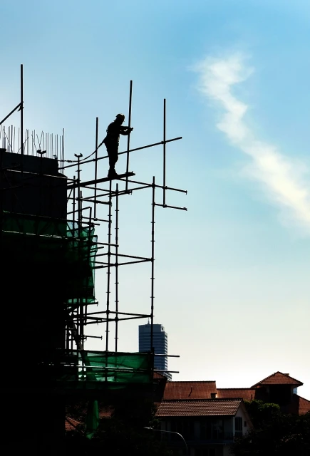 專家說熱浪高溫正迫使戶外工時縮短並「催人老」，是危言聳聽嗎？