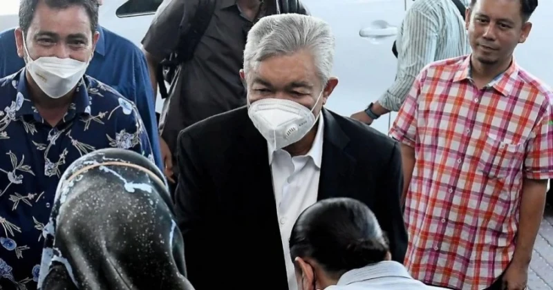 控方修改簽證系統貪污案控狀 扎希否認有罪