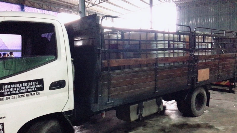 警突擊走私柴油倉庫　捕30人包括拿督級幕後主腦