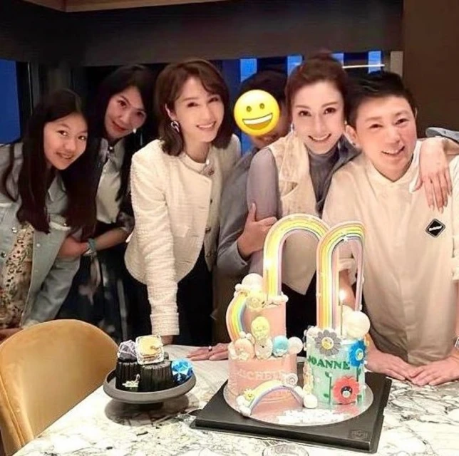 黎姿為李嘉欣慶52歲生日曬合照　2女神合體引熱議