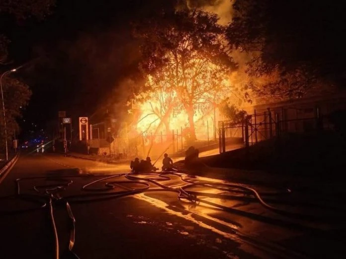 疑地下煤氣輸送管爆炸 大馬1家香菸廠陷火海