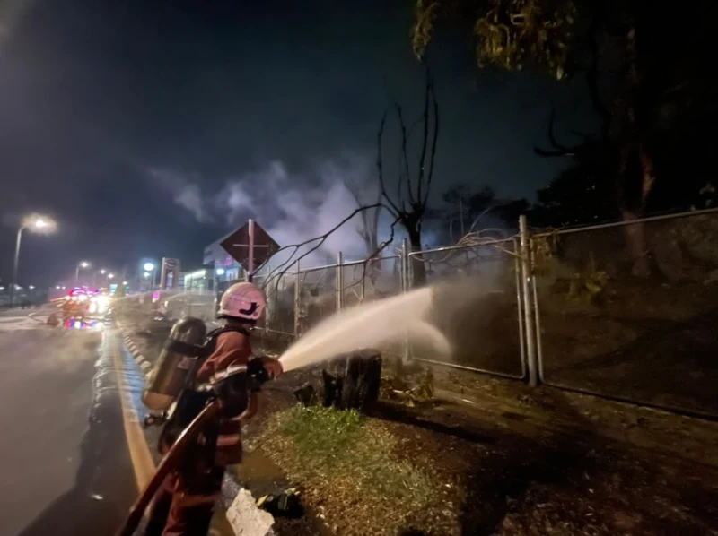 疑地下煤氣輸送管爆炸 大馬1家香菸廠陷火海