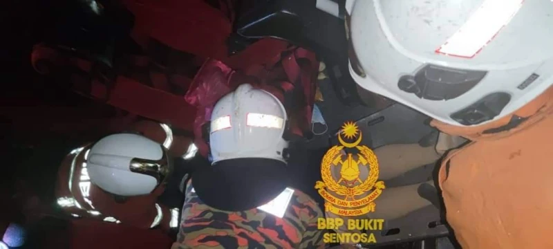 巴士失控撞羅里尾部　釀一死10傷慘劇