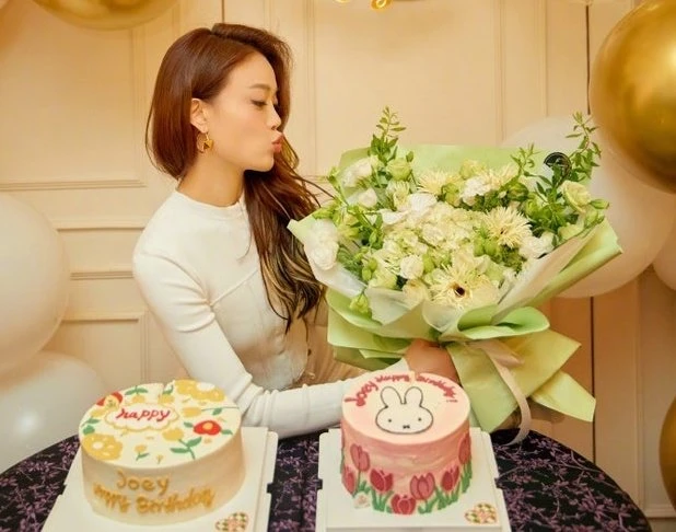 容祖兒42歲生日蠟燭被阿Sa搶吹　網羨慕：果然是真朋友