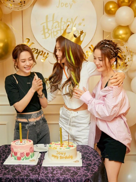 容祖兒42歲生日蠟燭被阿Sa搶吹　網羨慕：果然是真朋友