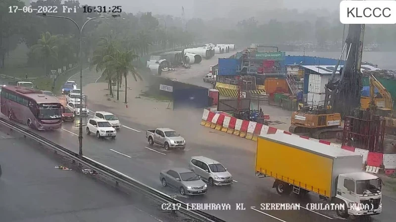 午後豪雨加上RFID失靈夾攻　多條大道湧現車龍或交通緩慢