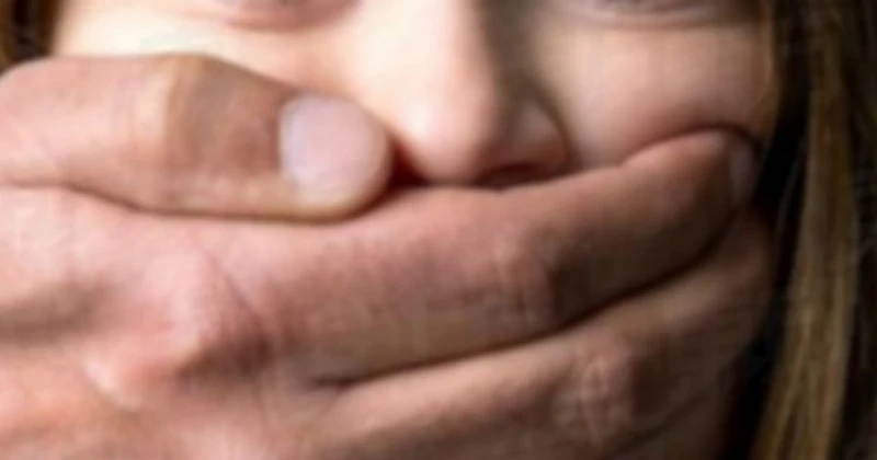 6歲女童步行返家途中 險被穿白袍白帽男拐