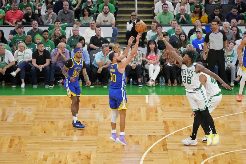 勇士時隔4年重奪總冠軍　柯瑞獲生涯首座FMYP