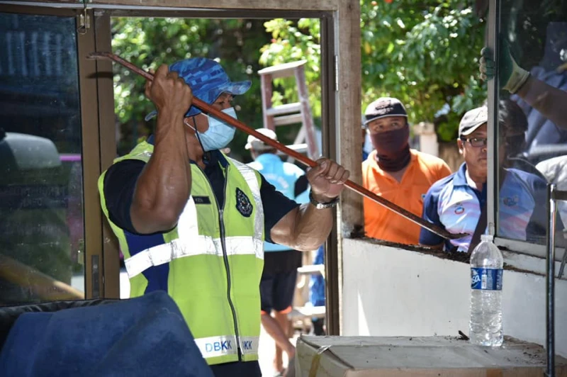 數機構參與行動 拆里卡士違章屋