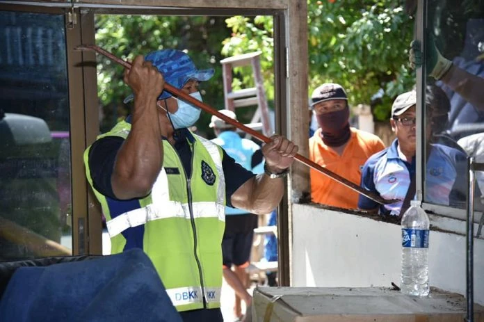 數機構參與行動 拆里卡士違章屋