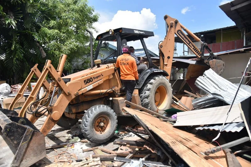 數機構參與行動 拆里卡士違章屋