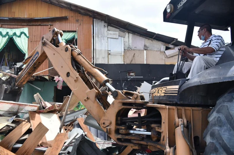 數機構參與行動 拆里卡士違章屋