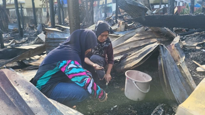 必打卡士甘榜火患 15房屋付之一炬