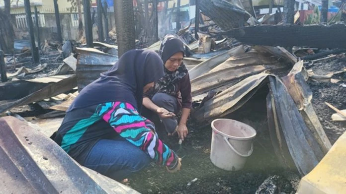 必打卡士甘榜火患 15房屋付之一炬