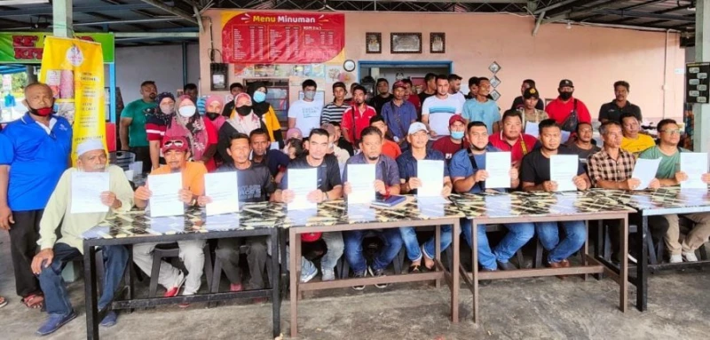 玻土團黨大地震 千人集體退黨