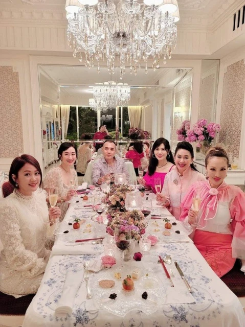 52歲梁小冰赴港姐聚會　被出賣原圖...網驚：差很大！