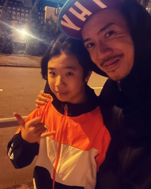 謝安琪曬照為15歲愛子慶生　網贊：比爸爸張繼聰更帥