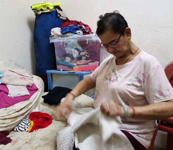 微薄收入獨力撫養兩孫女　阿婆憂心年邁難再顧