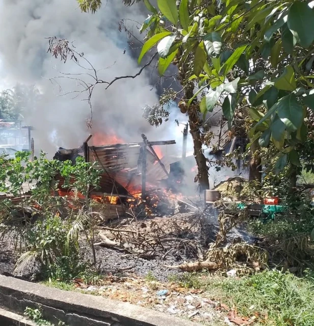 修車廠起火出動21消拯員　3轎車全燒毀