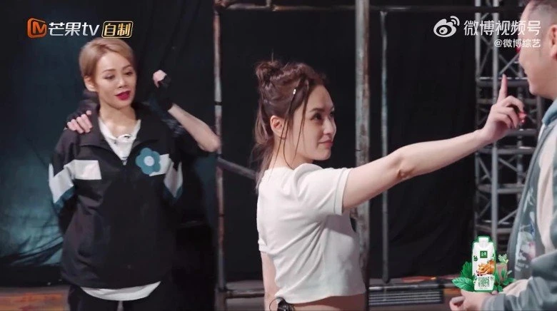 41歲阿嬌「神級嗲功」登熱搜　網直呼：受不了！