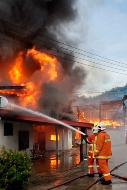 根地咬甘榜大火燬5民宅 30人失家園