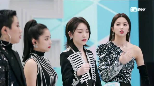 女歌手自稱9個月沒收入還負債 網民諷:愛「賣窮」裝可憐