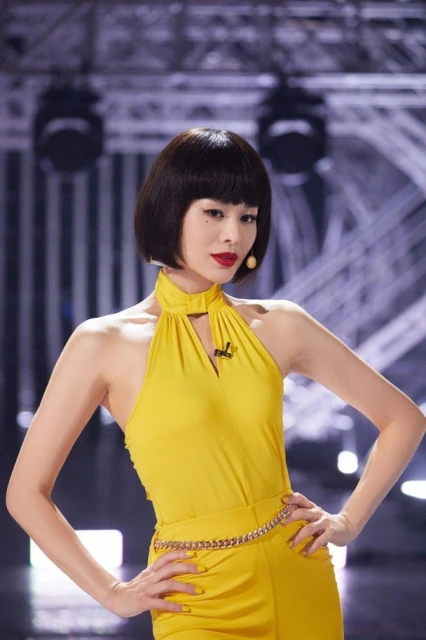 唱跳演繹鄧麗君經典歌　胡杏兒喜感十足似「肥田」