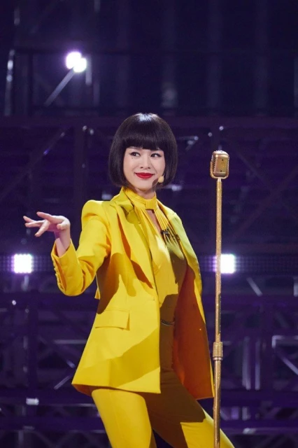 唱跳演繹鄧麗君經典歌　胡杏兒喜感十足似「肥田」