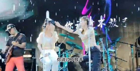 卷「蕾宏風波」半年　BY2妹Yumi演唱會因「這句」歌詞爆哭