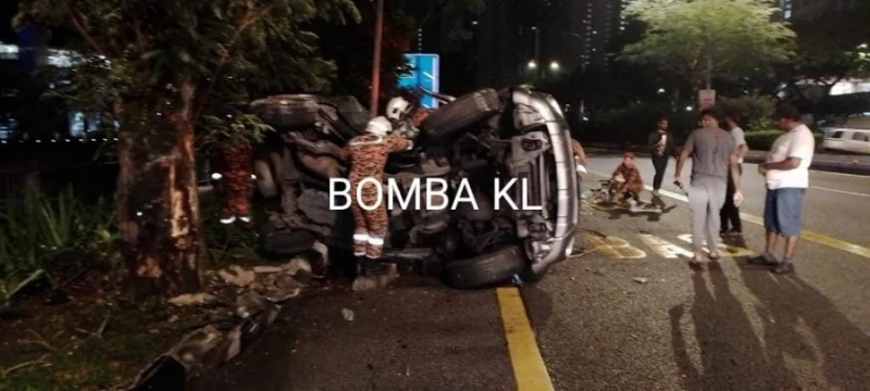 休旅車失控撞樹　司機當場慘死