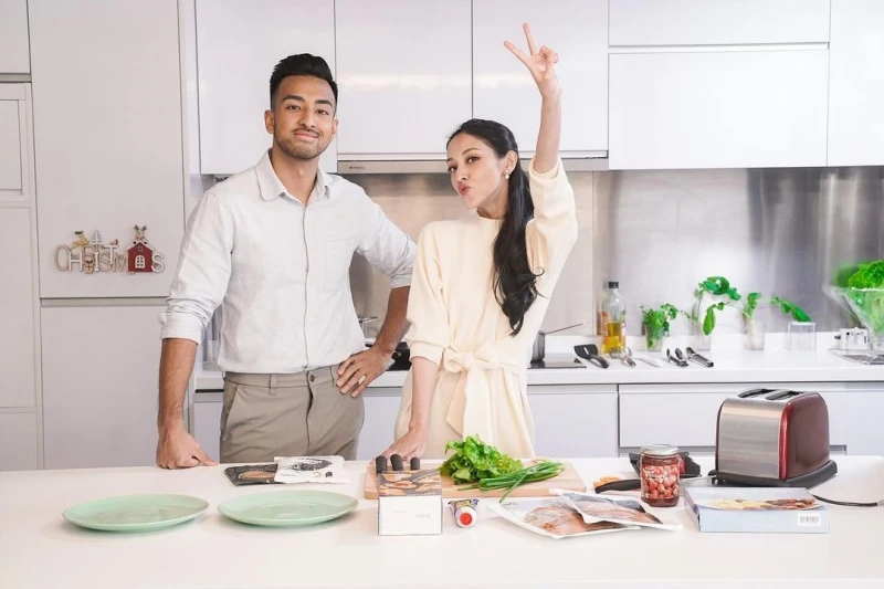 陳凱琳弟弟Derek曬搞怪合照慶父親節　父子外貌成焦點