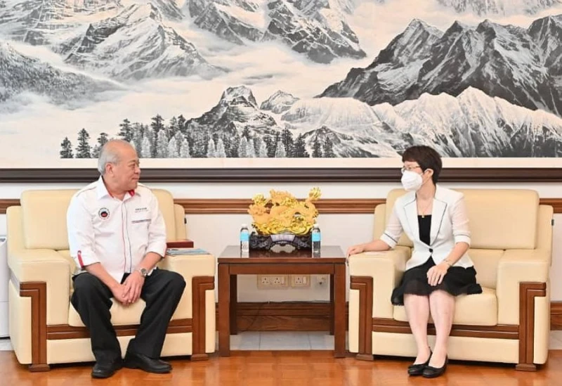 吳添泉禮貌拜會黃世芳　兩人深信馬中關係疫後深化向前