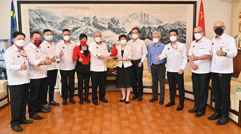 吳添泉禮貌拜會黃世芳　兩人深信馬中關係疫後深化向前