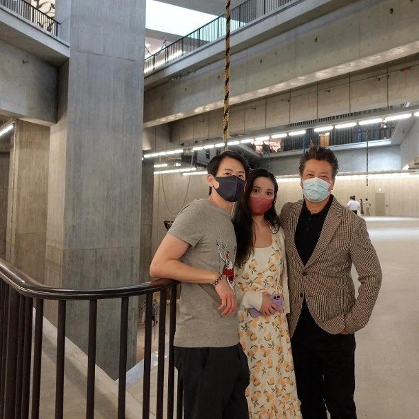 陳宇琛「苦戰」5年終報喜！　石修升格當爺爺喜上眉梢