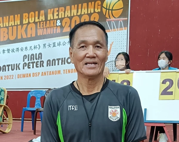 70年代起擔任籃賽裁判 73高齡方肇忠寶刀未老