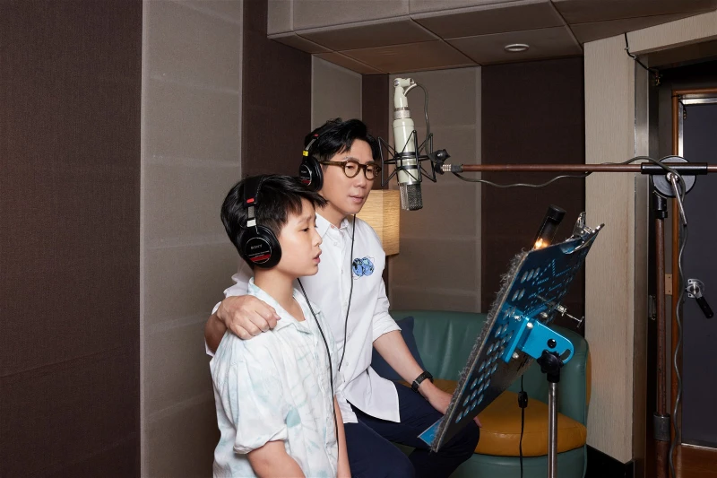 隔3年返家鄉大馬狂吃美食　品冠攜9歲兒子合作公益單曲