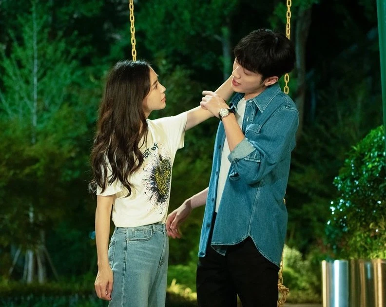 Angelababy談小7歲姐弟戀？海邊害羞畫面曝光