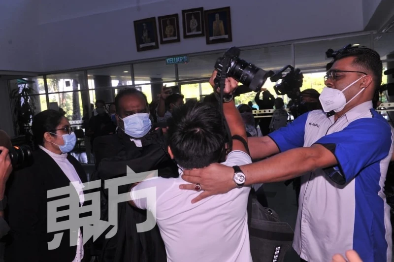 搖籃基金CEO命案　被告抵法庭時爆混亂