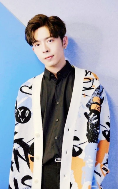 婚後不生育28年依然恩愛　「美魔男」呂頌賢謙卑感謝網民讚美