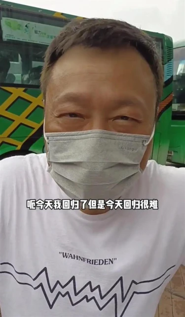 身邊沒助理樣樣靠自己　58歲黎耀祥北上開工一臉疲憊