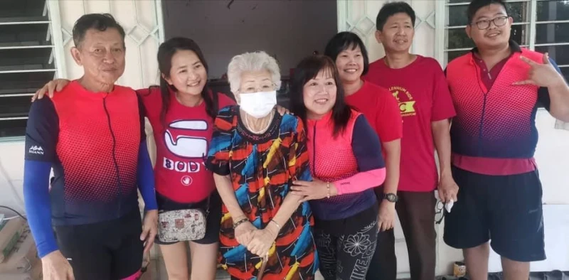 在新加坡闖拼事業有成　戴銪進騎腳車700公里探慈母