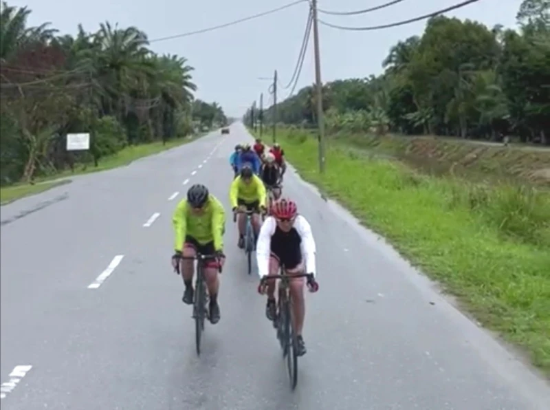 在新加坡闖拼事業有成　戴銪進騎腳車700公里探慈母