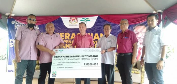 政府通過各種形式的幫助   讓小園主參與新經濟模式