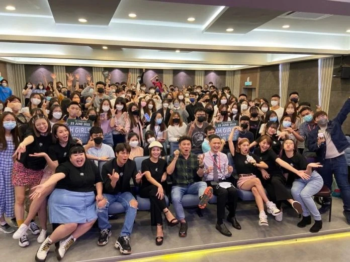 梁志強寶刀未老　與《女兵外傳2》男丁尬伏地挺身！