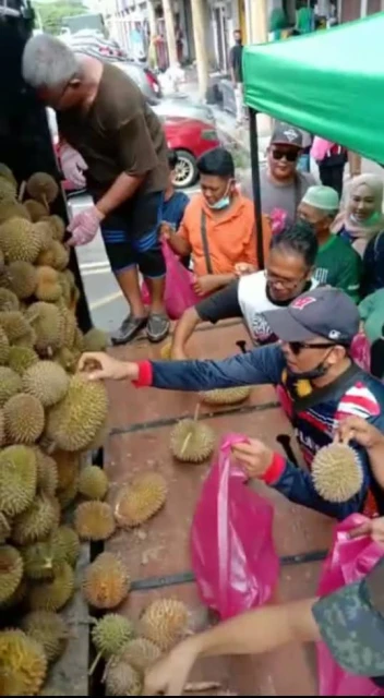 每公斤僅售1.99令吉　1.5噸榴槤40分鐘被搶空