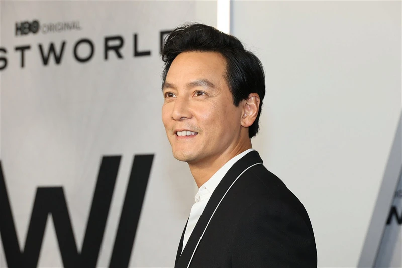 攜妻女亮相首映禮　吳彥祖被贊顏值回春！ 