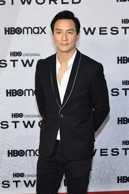 攜妻女亮相首映禮　吳彥祖被贊顏值回春！ 