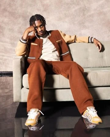 美國饒舌歌手Lil Tjay深夜遭槍擊　送醫搶救生死不明