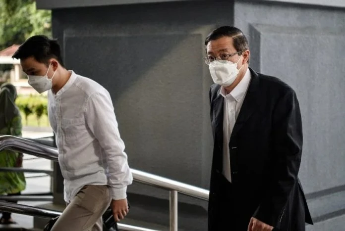 證人：林冠英笑收20萬現金